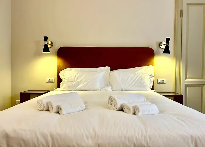 Apartment Elegant Historic On A Tree-lined Avenue Near Cadorna Station And Last Supper Milan