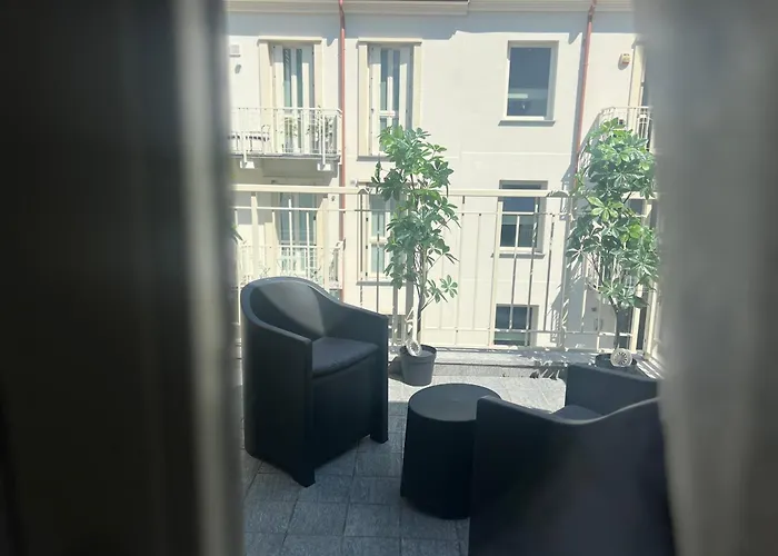 Regina In Melegnano - Wifi, Breakfast Box And Terrace Apartamento *
