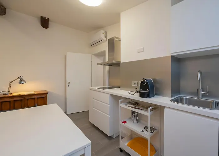Xenia - Elegant Penthouse In Fiera Area *