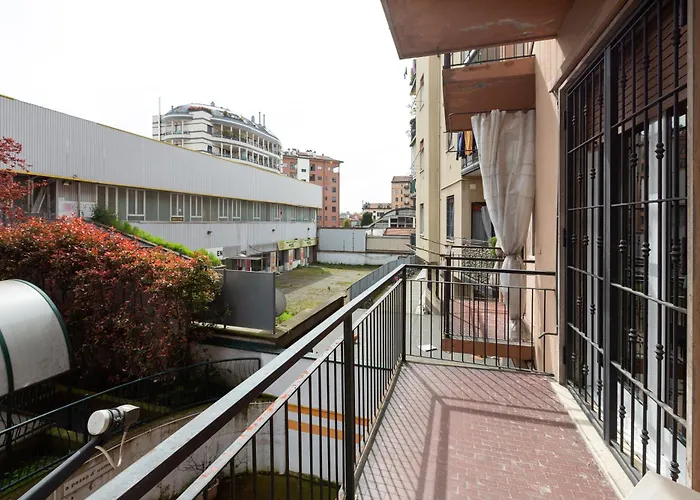 Guesthost - Forlanini - Functional With Balcony! ミラノ