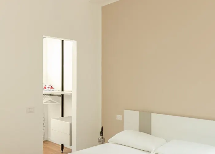 Exclusive Apartment - Next To The Metro *