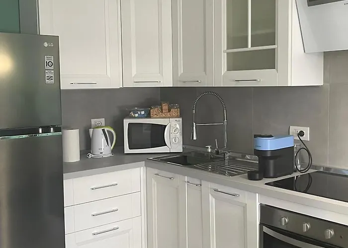 With Free Parking Garage - Con Parcheggio Incluso Nuovo Con 2 Da Letto E Due Bagni - New With 2 Bdrooms 2 Bathrooms- Jellow Subway Metro Gialla Porta Romana 3 Stops To Duomo דירה