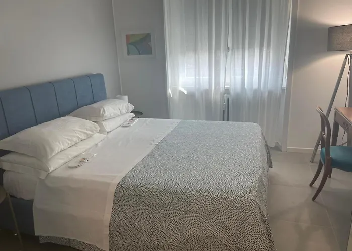 With Free Parking Garage - Con Parcheggio Incluso Nuovo Con 2 Da Letto E Due Bagni - New With 2 Bdrooms 2 Bathrooms- Jellow Subway Metro Gialla Porta Romana 3 Stops To Duomo מילאנו