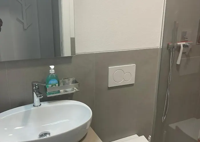 With Free Parking Garage - Con Parcheggio Incluso Nuovo Con 2 Da Letto E Due Bagni - New With 2 Bdrooms 2 Bathrooms- Jellow Subway Metro Gialla Porta Romana 3 Stops To Duomo דירה מילאנו
