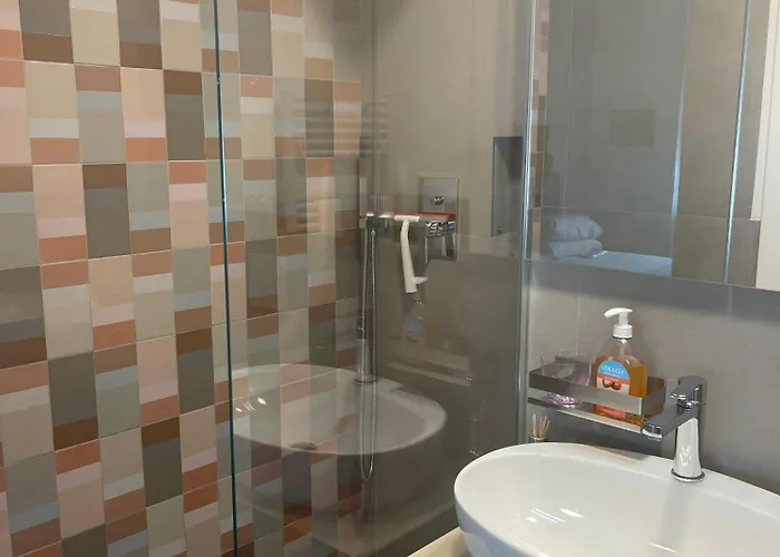 דירה With Free Parking Garage - Con Parcheggio Incluso Nuovo Con 2 Da Letto E Due Bagni - New With 2 Bdrooms 2 Bathrooms- Jellow Subway Metro Gialla Porta Romana 3 Stops To Duomo