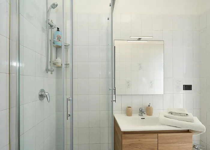 -luminosa 5 Stars With Balcony- Wifi Netflix 15 Minutes From Duomo Milan