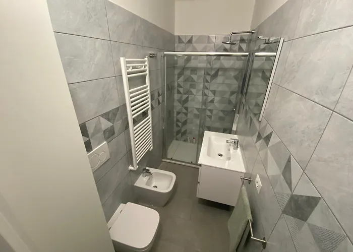 Renovated With Two Single Beds *