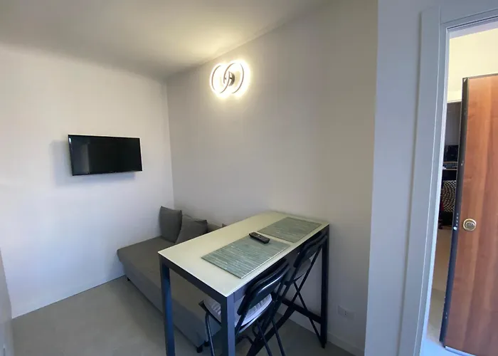 Renovated With Two Single Beds * מילאנו