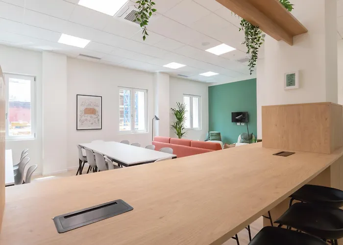 Well-located Campus Near Park * Милан