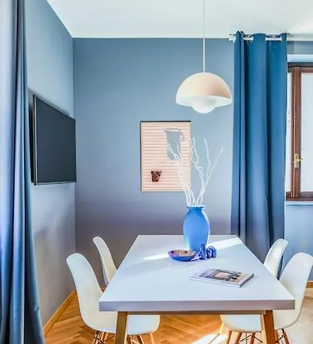 Tres Chic In The Heart Of Apartamento