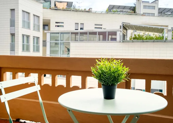 Guesthost - Giallo In Milano! * Milán