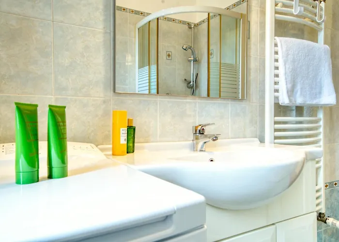 Guesthost - Giallo In Milano! * Milán