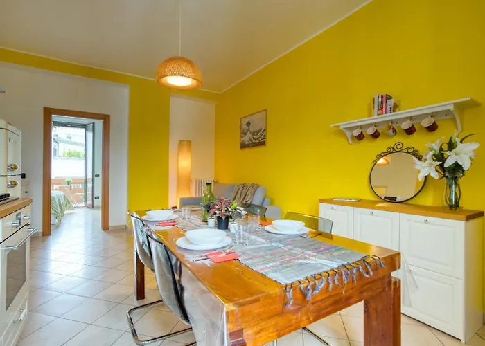 Guesthost - Giallo In Milano! *