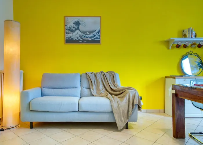 Guesthost - Giallo In Milano!