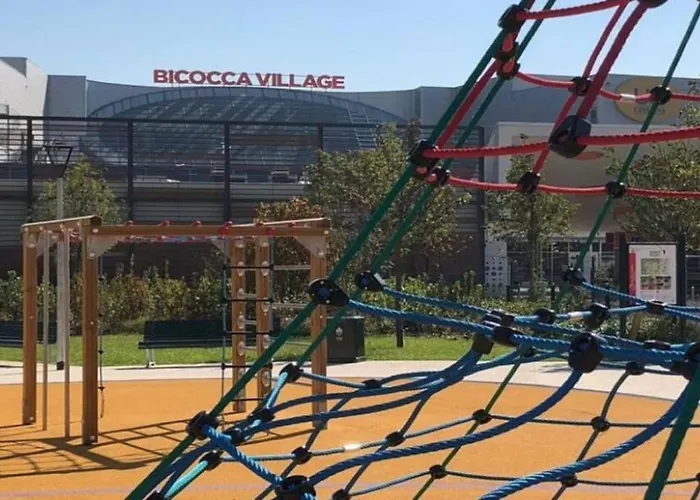 Bicocca, Free Parking, Private Garage, Metro M5 200m, Garden, Kids & Pet Friendly * Milaan