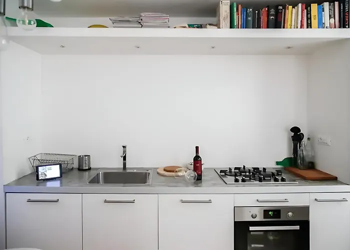 Apartment Yr Station - 5 Min Walk To Metro & Trains Milan
