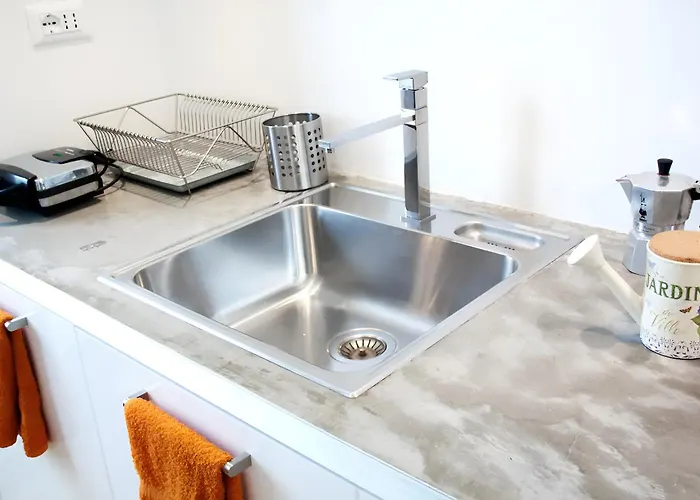 Apartment Yr Station - 5 Min Walk To Metro & Trains