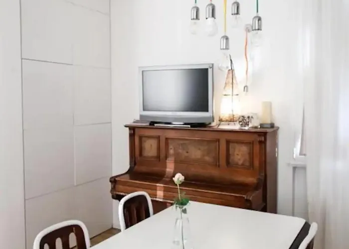 Apartment Yr Station - 5 Min Walk To Metro & Trains Milan