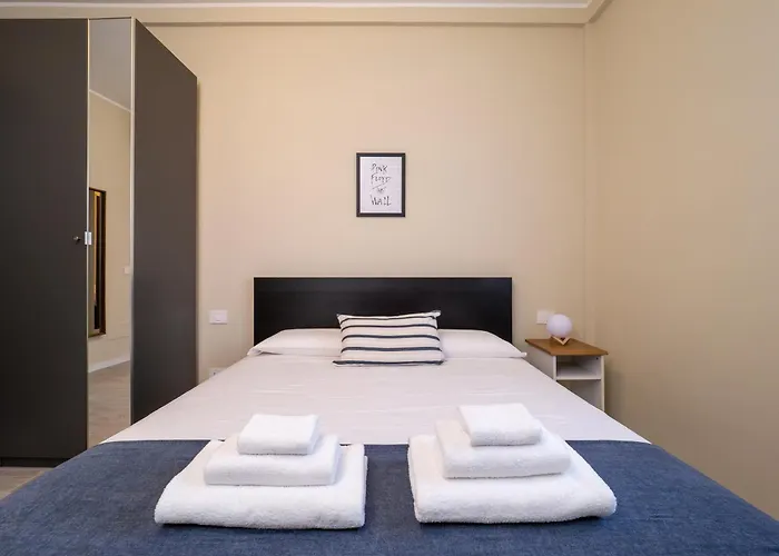 Apartman Modern 2br With Private Balcony, Steps To Metro Milánó