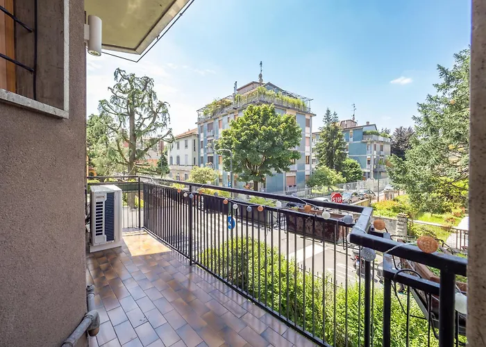 Modern 2br With Private Balcony, Steps To Metro * Milánó