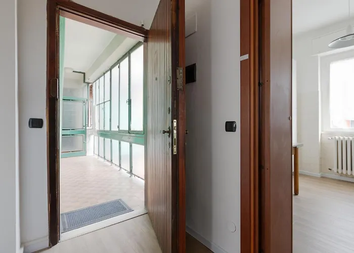 Guesthost - Corso Lodi Modern With Balcony * ミラノ