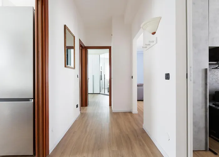 Guesthost - Corso Lodi Modern With Balcony アパート ミラノ