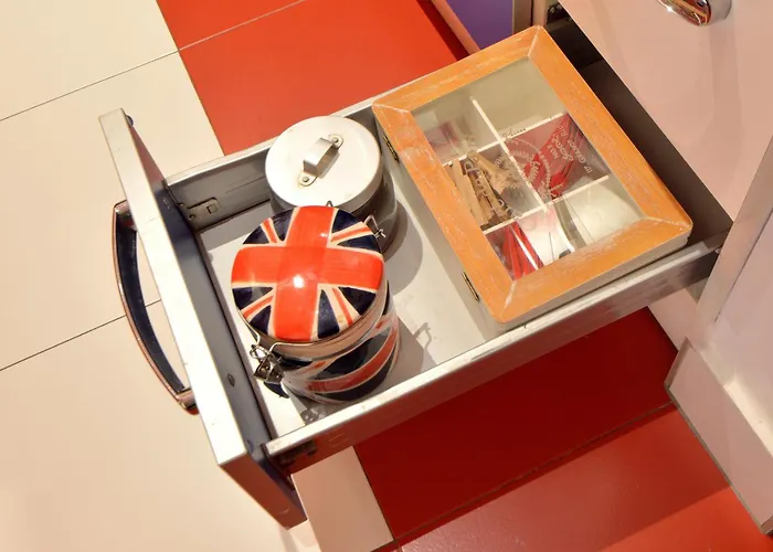 Lejlighed Bellissimo Mini Deluxe Di Design E A Tema Inghiterra - Potente Wi-fi Ottimo Il Collegamento Con Aeroporto Di Malpensa E Rho Fiera, Vicino A 3 Linee Metropolitane *