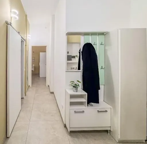 Lägenhet Spacious Hub, Metro At Doorstep M1 And M2 1 Min Milano