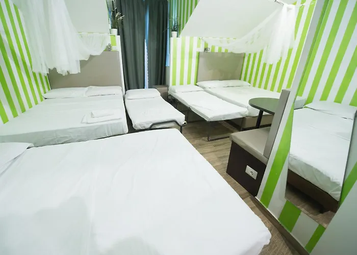 Apartamento Amazing Attic Max 10 People With Parking & Wifi, Near To 3 Tram Lines And To The Metro - Well Connected To Airports And To The Train Station *