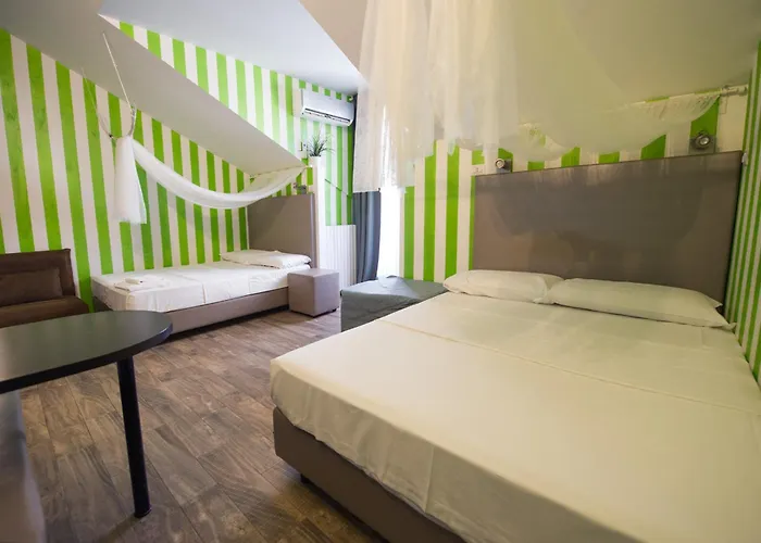 Amazing Attic Max 10 People With Parking & Wifi, Near To 3 Tram Lines And To The Metro - Well Connected To Airports And To The Train Station Apartamento Milán
