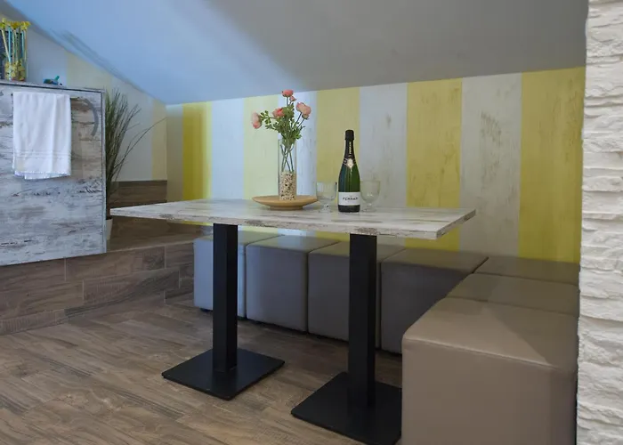 Amazing Attic Max 10 People With Parking & Wifi, Near To 3 Tram Lines And To The Metro - Well Connected To Airports And To The Train Station Apartamento Milán