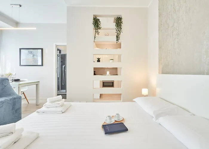 Easylife - - Magenta 32 - Cadorna * Milan