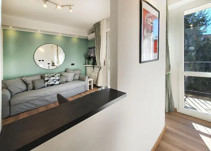 Smart - 1min From The Subway דירה *