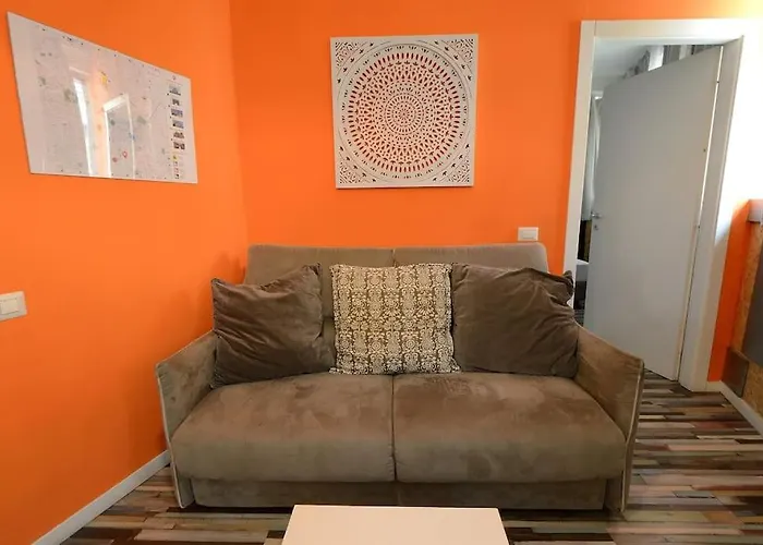 Argento, Bright Flat In The Center, 7 Guests, Parking & Wifi, Near To 3 Tram Lines And The Metro - Well Connected To Airports And To The Train Station Apartman