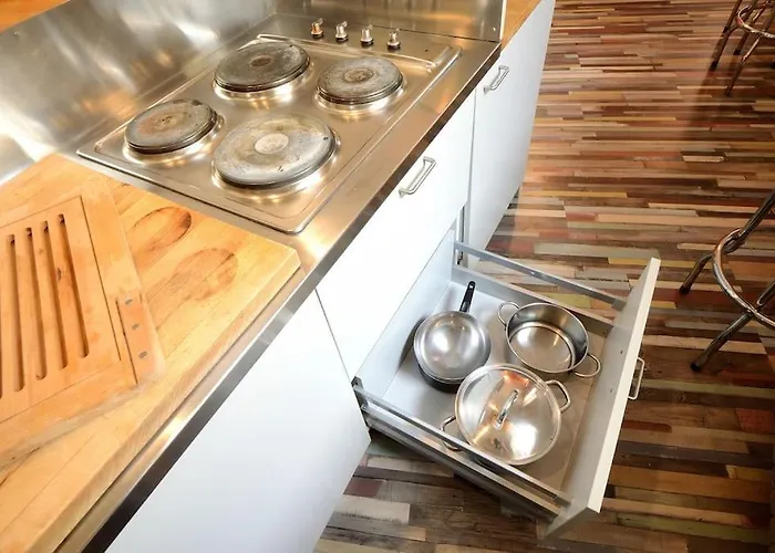 Argento, Bright Flat In The Center, 7 Guests, Parking & Wifi, Near To 3 Tram Lines And The Metro - Well Connected To Airports And To The Train Station Apartman Milánó