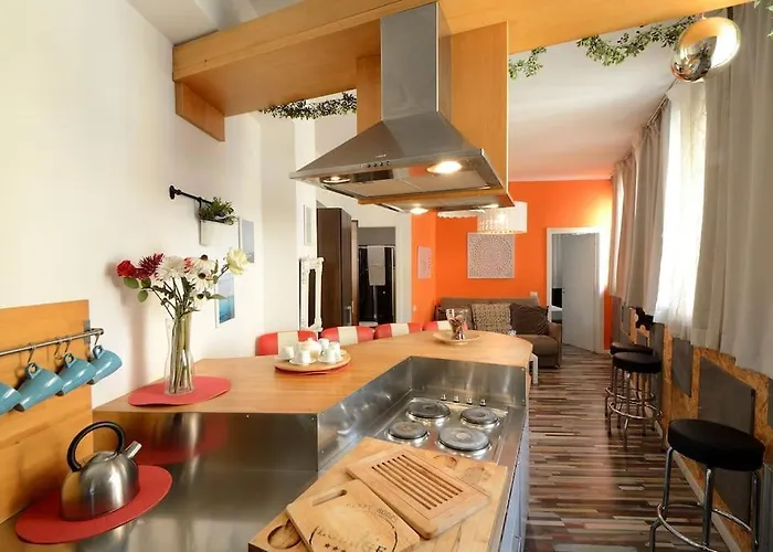 Argento, Bright Flat In The Center, 7 Guests, Parking & Wifi, Near To 3 Tram Lines And The Metro - Well Connected To Airports And To The Train Station Apartman Milánó