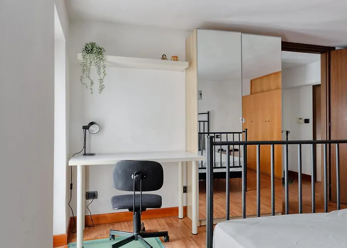 Luigi Bocconi 6 Pax * Μιλάνο