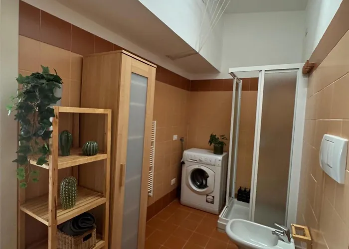 Isola- Attico Con Balcone Milan