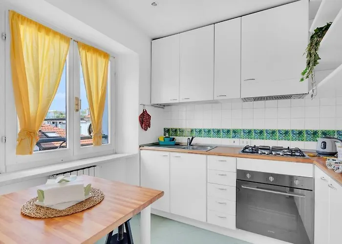 E Luminoso-4 Persone-metro M2 E Navigli