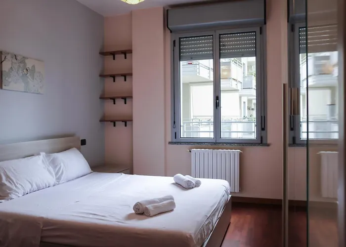 Urban Balcony Hideaway - 3 People Milano