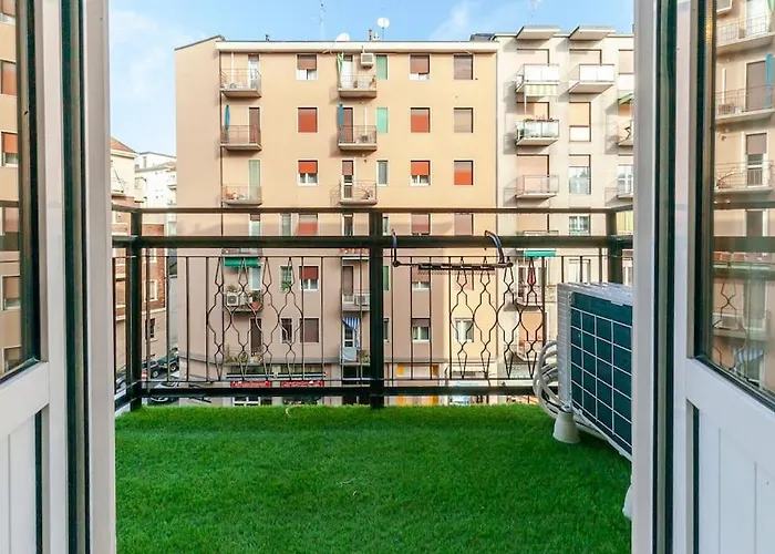 Bicocca Metro House Apartment *