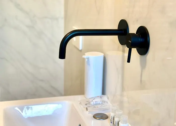 Apartament Casa Angelo Design Flat - Milan, Porta Venezia, 3 Metro Stops Duomo Mediolan