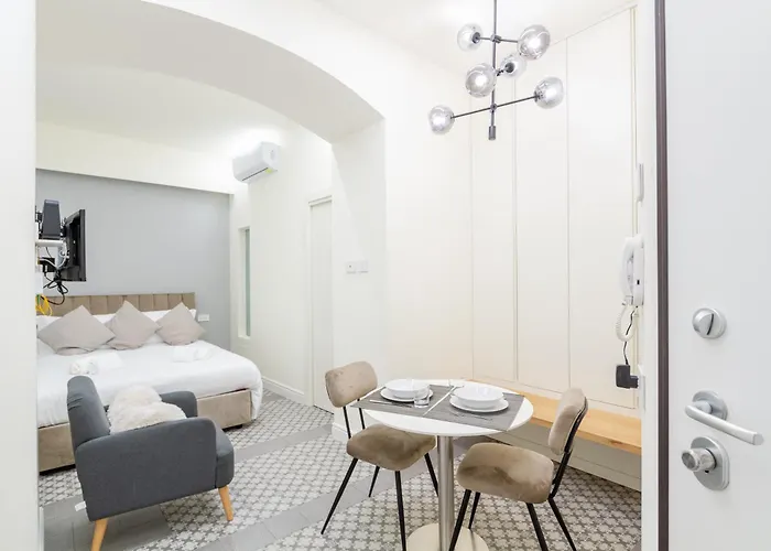 Centro Storico Vetra M4-studio 10min Walk Duomo דירה