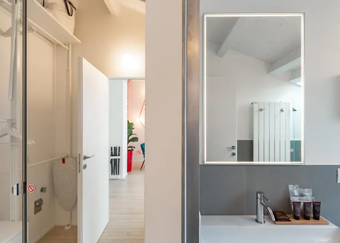 Welcome To The Center Of * Milan