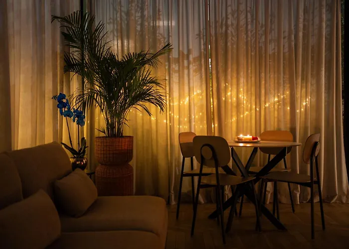 Modigliani Terrace Jacuzzi Golden House