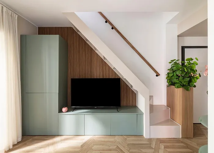 Modigliani Terrace Jacuzzi Golden House *