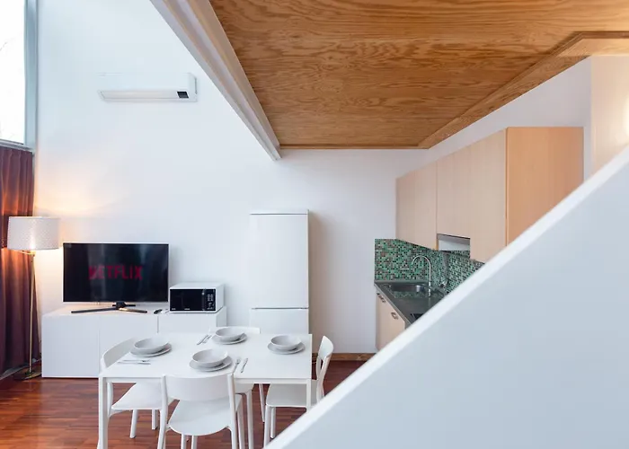 White And Brown Exclusive Loft With Terrace - Free Parking - M2 Station 公寓