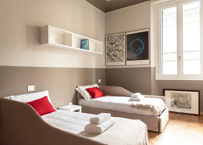 Youhosty - Chinatown Bright And Luxury * Mailand