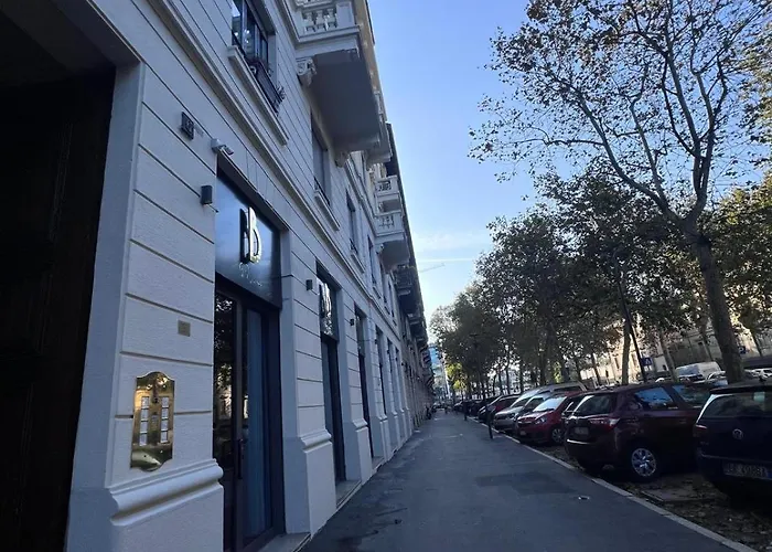 Kibilu - Via Valtellina - Quartiere Isola - Stazione Garibaldi - Monumentale - Vicinanze Brera * Милан