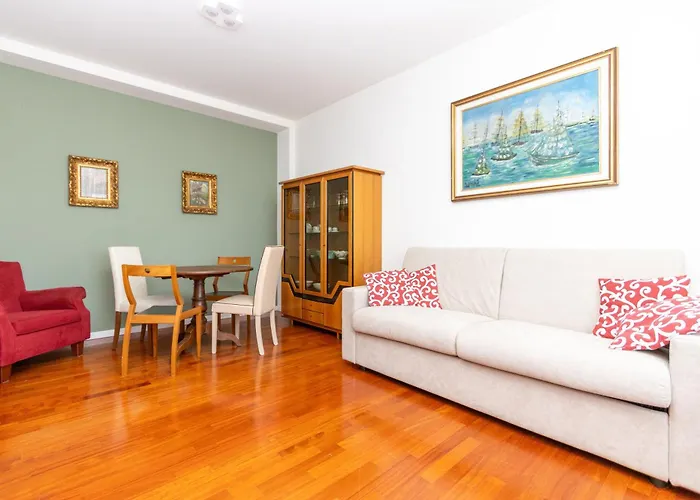 Modern With Balcony And Park View * Milano